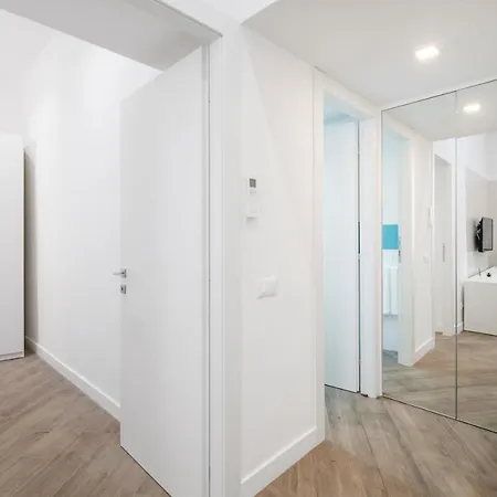 White Flat Cross * ローマ