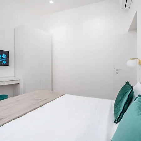 White Flat Cross Appartement Rome