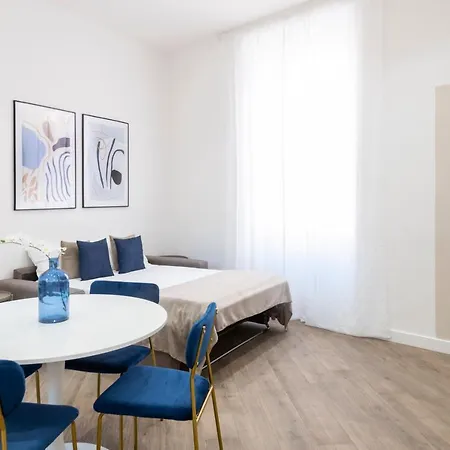 White Flat Cross ローマ