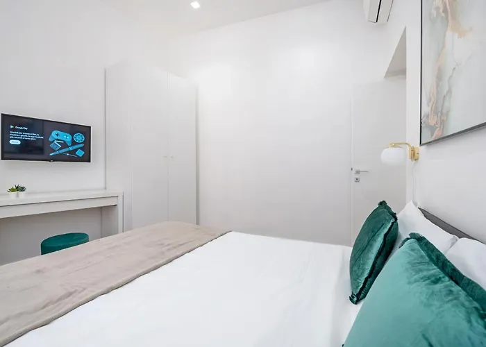 White Flat Cross Appartement Rome