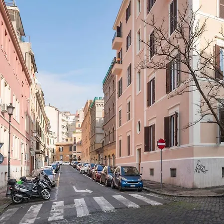 White Flat Cross Appartamento Roma